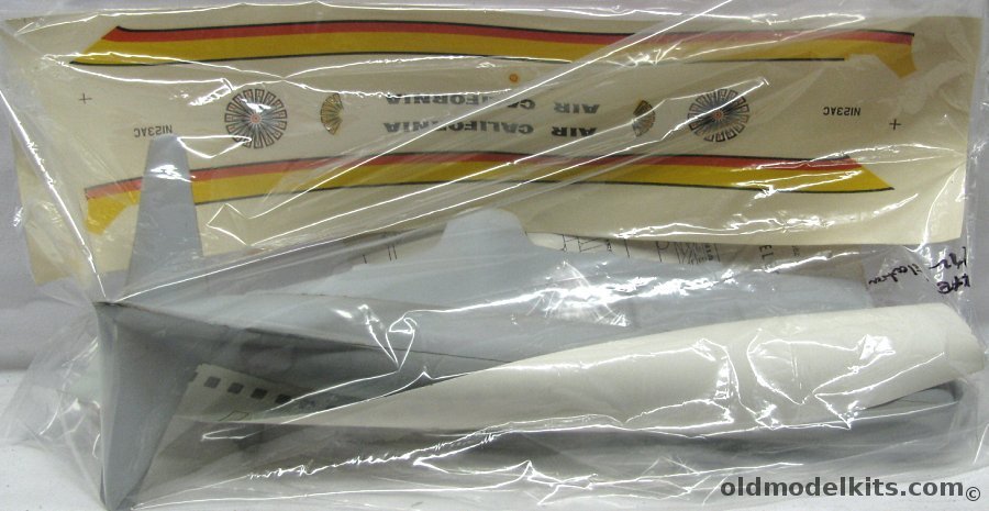 Airtec 1/144 Lockheed Electra plastic model kit